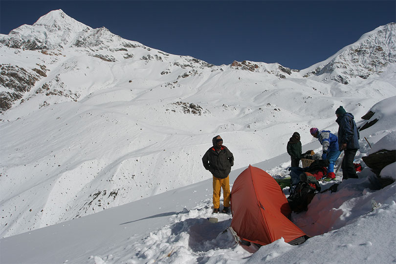 Guides assuring safe accommodation of the travelers in Manaslu Circuit