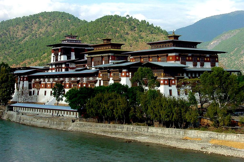 Punakha Dzong, Bhutan; countries you can travel to after being vaccinated