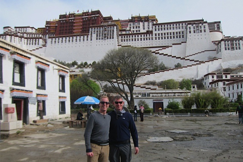 Private travel to Tibet, accompanied only by a local guide; traveling independently in tibet with a guide